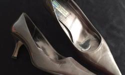 Genuine patent leather shoe by Arnold Churgain. Gently used in excellent condition, lovely mid-grey color. Size 7.5 Asking $5.00. Please call or email for details or to view.