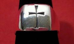 AUTHENTIC JAMES AVERY **CHISEL CUT CROSS MEN'S RING** stamped "JA .925" with the James Avery hallmark, a three-armed candelabra above his initials.
WEIGHT - 14 g, 5/8" wide of top, SIZE - 11. THE RING IS LIKE NEW.
