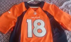 Selling Super Bowl winner Peyton Manning / Denver Broncos.
The jersey is a Nike authentic.
It's a medium size.
It's never been worn.