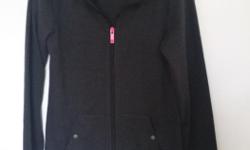 Bench Legacy Cotton Jacket, dark grey, size Medium
Brand new, smoke and pet free