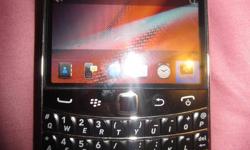 Hi, I'm selling my Blackberry Bold 9900 because I just got an iPhone. Since there isn't a point in me keeping my blackberry, I thought I should sell it.
I've only had the phone for a month, it's with Bell but can be unlocked. There is no scratches, and it