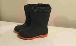 Boys' Kamik Winter Boots in EUC!!
Size 12
Waterproof and have a -35 rating.