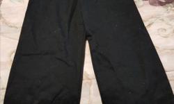Girls size 10 black casual dress pant with belt. 2 pockets in front.
Originally $20 plus tax
