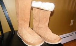 Classic tall Uggs in chestnut brown
Ladies size 7
Only worn a few times.
Slight snow stains around base of boots.