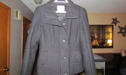 Make a reasonable offer and the item is yours!
3 coats
Two tone green 2 in 1 Columbia Winter Jacket
Women- size xs. Fits like a medium
A red tweed dress jacket from Urban Behaviour
Women- size M
Like New
A black peacoat from Urban Behaviour
Women- size M