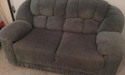 EUC love seat from a smoke and pet free home. The lighting makes the fabric look kind of washed out and worn (it's not) but there is a close up of the fabric in the pictures to check out. No rips, stains, damage, sage green colour. Cross posted.
Located