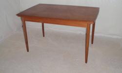 Modern Teak Draw Leaf Dining Table and Chairs
A classic teak dining set manufactured in Denmark.
This table is the quintessential Danish modern expandable dining table. It features two Dutch style extraction leaves which pull out from either end of the