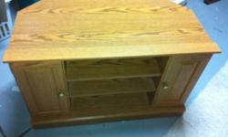 We want to sell this corner tv stand. Oak finish, $50 obo.
This ad was posted with the Kijiji Classifieds app.