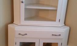 Corner cabinet, bottom section is missing glass but can easily be cut to size. Almost 6 feet high and 3 feet wide. 2 sections.
As in the pics
email or text
250-661-9347