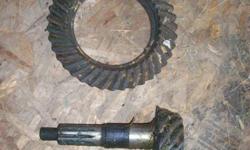 Crown and pinion gear from 1956 Ford Crown vic
10 teeth on pinion and 39 on crown gear.
Not used, was never installed. Just one of those items that have been hanging around in the shed for years.
 $80.00
905-220-8854