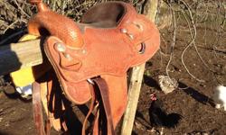 Absolutely gorgeous saddle with very minimal wear.
Basket weave and paisley-like designs cover the entire saddle. Comes with a matching back cinch.
7" gullet, 16" seat.
This lovely piece is only a few years old and has been well taken care of. A very