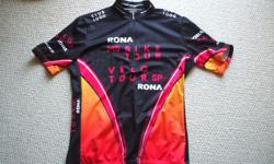 For Sale : Sugoi cycling jersey-Made in Canada
for Rona MS Bike Tour
Size - Large . Mint condition.
Long neck front zipper,3 back pockets.
$15.