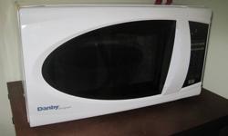 Danby Designer Microwave, Like new - 6 month old
-model DMW799W, 700W - 10'' x 17.5'' x 11''
-white microwave - 0.7 Cubic Foot
Danby?s counter top microwaves are not only practical and economical, they?re stylish too! Danby microwaves are well suited for