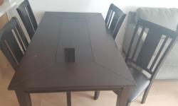 Dining table and 6 Seats in excellent condition like new.
