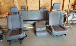 Full seat set out of 08 3500 crew cab, grey cloth
Manual no power or heat. Decent condition no rips or tares . 500 obo
