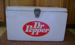 Vintage Dr.Pepper Cooler in good solid condition, No rust, no holes.
Also has the inner tray which is almost always missing.
The lid opens and closes properly and the seal is intact.
Has a Bottle Opener built into the handles.
Very nice condition for its