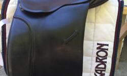 Lovatt and Ricketts Dressage saddle
Black
17" seat
Medium tree
Has been well looked after
I travel daily between North Saanich and Shawnigan Lake
Can drop off saddle anywhere in between