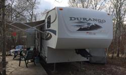29 ft fifth wheel, half ton towable, bunk bed back, queen front, 2 bathroom, 2 slide-out perfect condition, electric awning