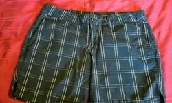 -Black with narrow, white stripes
-Very nice shorts, Size 14
-Given to my son but not his style
-Quite dark black
-PLS CHECK OTHER BOY'S CLOTHING AS THERE WILL BE A RANGE OF SIZES!!
Xposted
Text 2508887608