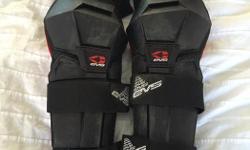 These EVS Youth MotoX pads are in great shape. Size: Youth. Color: Black with red trim.