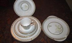 A Dinner Service for 8
 
Royal Doulton
 
Gold Rimmed
 
White Nile
8 cups
8 saucers
8 bread plates
8 dinner plates
1 server
1 vegetable bowl