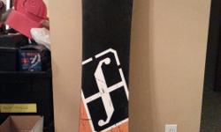 I'm looking to get rid of my Forum Recon snowboard. It's 149 in length. Good all around board. It's served me well for the 8 years or so that iv had it. Bottom has quite a few minor scratches as well as a few big ones. All major damages have been