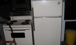 Almond coloured Kalvinator fridge & stove, both nice and clean and work well, not sure of the age ,came with the house, upgrade to stainless steel. Will sell seperatly as well 50 dollars each or 100 for both. Buyer pick up..Thanks