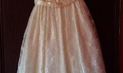 A Cinderella girl's size 10 dress. White excellent condition. Daughter has out grown. Asking $50.00 firm.