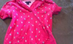 Like new pink harlequin pattern hoodie style dress size 6x Tommy Hilfiger brand. Smoke free home
This ad was posted with the Kijiji Classifieds app.