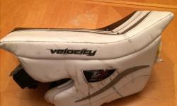 Vaughn Velocity Senior V7 Pro XLW goalie blocker. Used one season (last season). Price tag still on ($259+taxes) purchased at Kirby's August 2017. Also have matching glove.