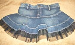 -Stretch denim with flirty tulle trim
-size 27
-Measures about 13" from waistband to hem