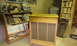 External Speaker Cabinet can be used on any Organ or other Electronic Musical Device.