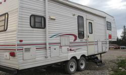 1998 Jayco Eagle 5th Wheel - sleeps 4 (sofa makes into bed), large slide (table and sofa), air conditioner, microwave.  Rear Kitchen, Queen bed in master and front is wall to wall closet.  Lots of cupboards and storage.  Outside awning is in perfect