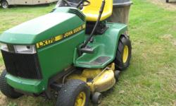 John Deere LX172 tractor lawnmower
14 hp industrial engine
New tires
New drive belt
New seat
Double bagging system
Good heavy duty machine
Runs good
Good condition