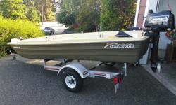 American 12 by Sundolphin - This set up is only a year old and barely used.
2-person fishing boat with seats
Built-in motor mounts, rod holders, battery storage locations and extra storage area
Lightweight, easy to row
Meets CE and US Coast Guard safety