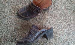Brown leather clogs with a heel. Size 40 (approx 8.5-9 women's) Very comfortable.