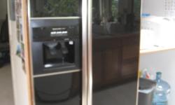 Black finish, side by side with water and ice dispenser.
Good condition