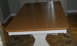 very sturdy kitchen table - not a mark on it
approx 3 ft x 5 ft
895-4882
