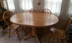 Kitchen table with 4 chairs wood
60" X 40" app no leaf
I offer delivery for $15 -25 depending of distance
Saanichton