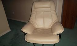 Beige leather chair. Excellent condition. Kept in a smoke and pet free home. 10 years old
Must pick up in Kanata.