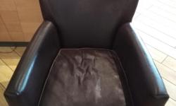 Business going through a renovation, 2 leather chairs are for sale.
Possibility to bundle the 2 chairs.
To be picked up
condition: good
size / dimensions: 33x31x33