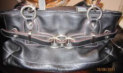Beautiful (high quality) leather purse
Edge of handles has some wear otherwise in excellent condition
Includes bonus purse organizer