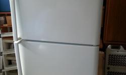 Spotlessly clean and quiet white fridge. Handle has been repaired (fully functional but cosmetically visible). Would make a great beer fridge or for an affordable rental suite. Replaced with new fridge after renoing my suite. Priced to sell quickly as I
