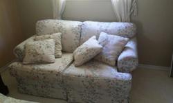 Love seat like new moving