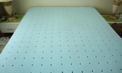 2" GEL MEMORY FOAM MATTRESS TOPPER, VENTED, QUEEN SIZE NEW FROM WAYFAIR. PHONE 250-616-3193 THE PRICE WAS $211