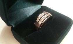 Men's white gold diamond wedding ring.
Polished white gold with raised brushed white gold sides.
.33ct diamond weight
10k white gold.
 
Purchased at Mappins Jewellers with lifetime warrenty.
Warrently can be transfered to buyers name.
I believe the ring