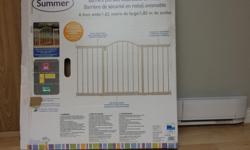 Summer Infant Metal Expansion Gate
-6 Ft (.56 metre) Wide Walk Thru
- for extra wide doorways.
-White
-Used for 2 months only