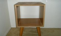 Cube end table. Solid, light oak. Needs refinishing.