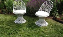 Freshly painted Russell Woodard spun fibreglass patio chairs from 1960s. In new condition with waterproof, outdoor, round, white cushion.
$180 for both
