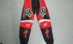 Custom FOX/Specialized size 34 riding pants.
Fit is on the small size for 34" waist
Like new. Just to tight for me.